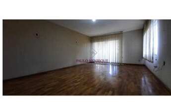 Imagem 6: Excelente casa com 4/4, 3 salas e uma ótima área de 720m²