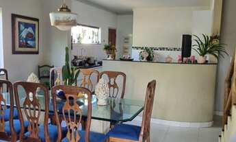 Imagem 2: Sobrado para venda possui 270 metros quadrados com 5 quartos