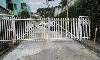 Imagem: Terreno com 260 m², dentro de rua fechada