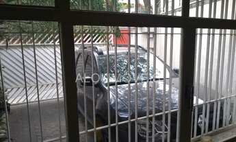 Imagem 4: Casa, de frente para praça das corujas. Casas cercadas por um imenso bosque com arvores d