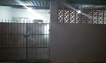 Imagem 2: Aluga se casa com dois quartos com vaga pra garagem