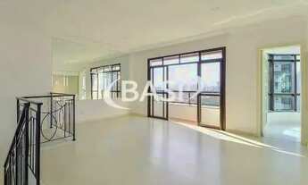 Imagem 4: Apartamento duplex no condomínio Burle Marx