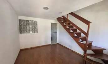 Imagem 2: Sobrado em Porto Alegre, no bairro Vila Nova, com 2 dormitório(s), e 2 banheiros