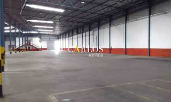 Imagem 8: Galpão em frente ao Ceasa com pátio e docas