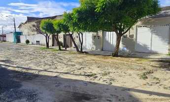 Imagem 3: Casa com três quartos sendo dois suítes - 114m²