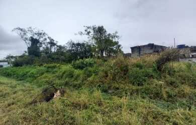Imagem 3: Lote em bairro residencial e água da sabesp