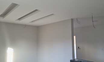 Imagem 3: Casa de 2 qts na rua 34, sala com rebaixamento, cozinha americana, porcelanato e área gour