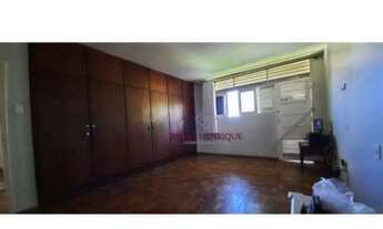 Imagem 7: Excelente casa com 4/4, 3 salas e uma ótima área de 720m²