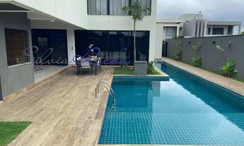 Imagem 7: Casa de condomínio para venda possui 350 metros quadrados com 4 quartos sendo 3 suítes