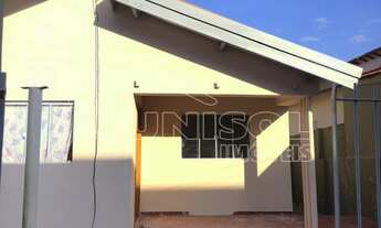 Imagem 2: A Unisol Imóveis aluga casa com três dormitórios e garagem para dois carros próximo ao Col