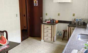 Imagem 5: Sobrado para venda com 300 metros quadrados com 4 quartos