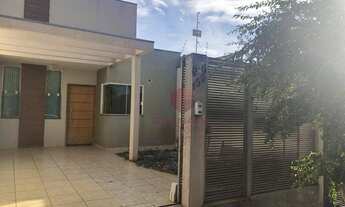 Imagem: Casa com 2 quartos (1 suíte) à venda