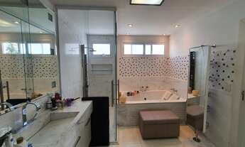 Imagem 4: Casa de condomínio para aluguel e venda possui 586 metros quadrados com 4 quartos