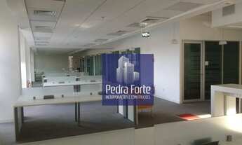 Imagem 4: Prédio corporativo com lajes de 1400 m² semi mobiliado