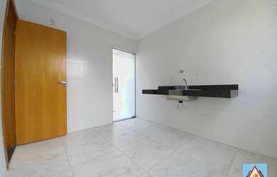 Imagem 7: Casa geminada com três quartos, suíte e uma vaga de garagem no bairro Rio Branco - Belo Ho