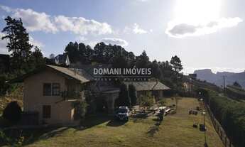 Imagem 2: Casa em Topo de Morro à Venda na Região do Alto da Boa Vista - Campos do Jordão/SP