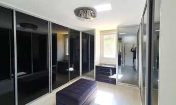 Imagem 7: Casa de condomínio para aluguel e venda possui 586 metros quadrados com 4 quartos