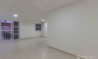 Imagem 3: Metrô próximo, Portaria 24h, Apartamento com 2 quartos (1 suíte), 2 banheiros, 2 vagas à v