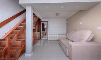 Imagem 2: Sobrado para venda possui 200 metros quadrados com 2 quartos em Centro - Poá - SP