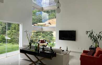 Imagem 2: Casa de condomínio para venda possui 390 metros quadrados com 4 quartos