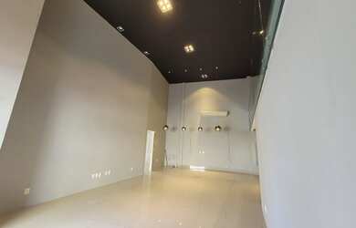 Imagem 7: Prédio comercial em Tirol