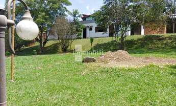 Imagem 6: Terreno praticamente plano em condomínio com edicula