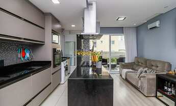 Imagem 2: Apartamento à venda, mobiliado, com 2 quartos sendo 1 suíte, sacada com churrasqueira, 1 v