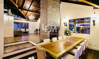 Imagem 2: Casa de alto padrão, com piscina em Balneário Camboriú