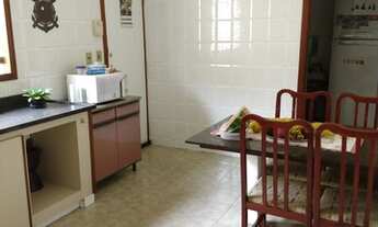 Imagem 3: Sobrado para venda com 300 metros quadrados com 4 quartos