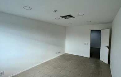 Imagem 3: Sala comercial, no coração da Barra, ótimo ponto! Colado ao Barra Shopping e ao Village Ma