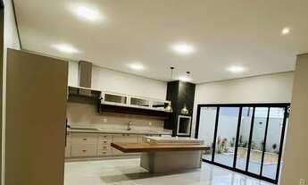 Imagem 6: Casa de condomínio térrea para venda possui 210 metros quadrados com 3 quartos