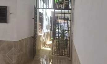 Imagem 4: Duplex em rua pública. Móveis projetados, três suítes e 193m²