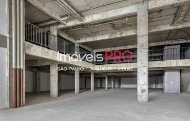 Imagem 3: Loja com pé direito alto no Jardins | 1328m²