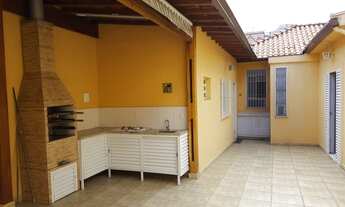 Imagem 4: Casa para aluguel 300m² com 3 dorm - Quintal com churrasqueira