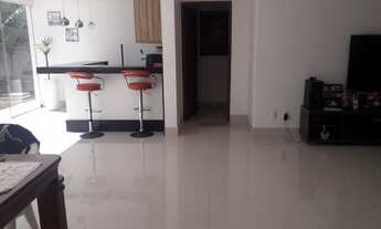 Imagem 2: Casa de condomínio térrea para venda possui 1260 metros quadrados com 5 quartos