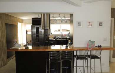 Imagem 2: Casa para venda tem 325 metros quadrados com 4 quartos em Alphaville - Santana de Parnaíba