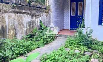 Imagem 2: Magnífica casa de 4 quartos na Gávea, com varanda e vaga para carros. Fica em rua com canc