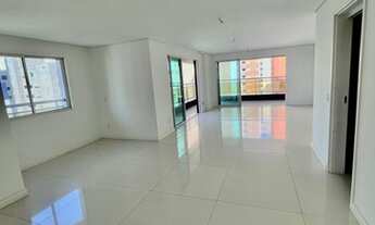 Imagem 3: Apartamento de 201m² no Meireles, 3 suítes, 4 vagas, com vista Mar