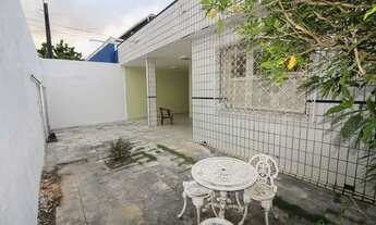 Imagem 3: IMPERDÍVEL! Excelente casa comercial com 3 suítes sendo 1 reversível, sala de estar, sala