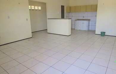 Imagem 2: Excelente casa com 3 quartos sendo 1 suíte, 2 wcs social, sala, cozinha, área de serviço