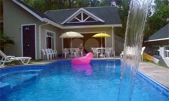 Imagem 3: Casa de alto padrão com 4 dormitórios localizada no condomínio Canada Village com seguranç