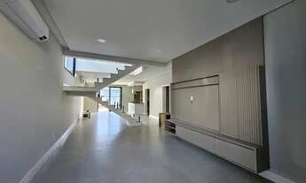 Imagem 4: Casa de condomínio sobrado para venda tem 360 metros quadrados com 5 quartos