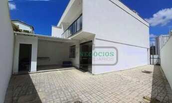 Imagem 5: )(- Linda Casa de Alto Padrão com 3 Quartos Área Gourmet e Ampla Área Externa em Aeroport