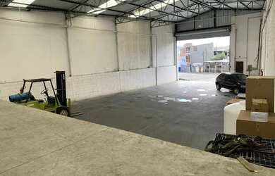 Imagem 6: Lindo Galpão com pé direito 7,5m²- com uma ótima localização