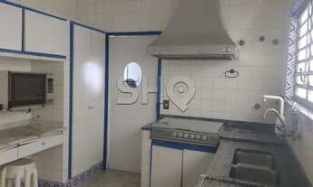 Imagem 5: Casa nas Perdizes com vista para o vale do Pacaembu com três dormitórios uma suité e cinco