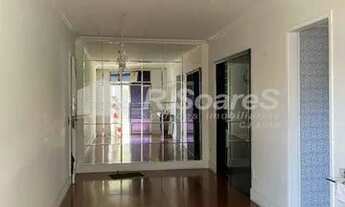 Imagem 2: Apartamento com dois quartos, garagem, em Madureira, rua Agostinho Barbalho