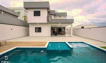 Imagem 5: Sobrado em condomínio à venda, com 3 quartos, 492m², 3 suítes e 4 vagas. Decorada e nunca