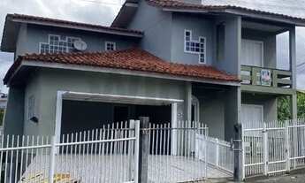 Imagem: Casa no rio maina