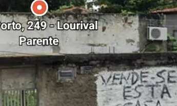 Imagem: Casa e quintal no fundo