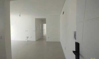 Imagem 2: 50metros da Praia da cachoeira, rua privativa, 2dorm/1suite, garagem coberta